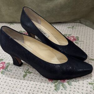 Vintage Ragoni of Florence Black Pumps